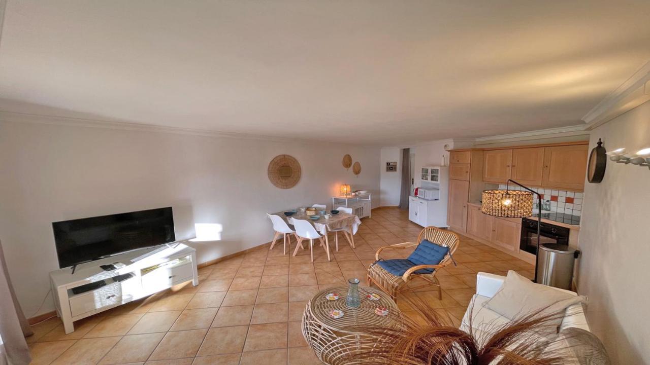 Appartement Les Pins Bleus A8 Sainte-Maxime Eksteriør billede