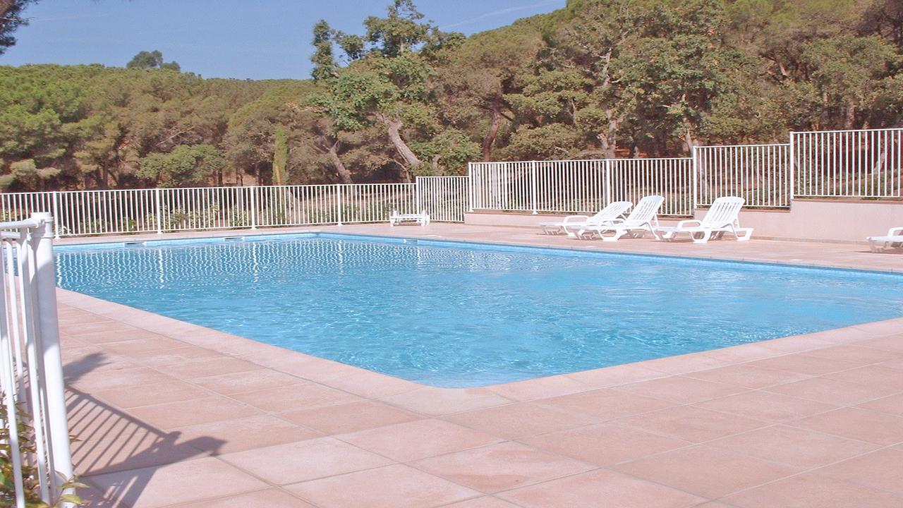 Appartement Les Pins Bleus A8 Sainte-Maxime Eksteriør billede