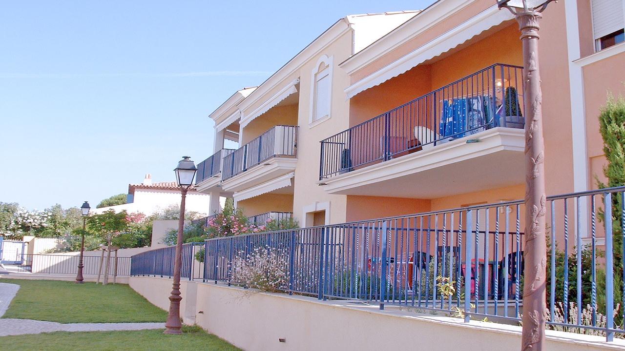 Appartement Les Pins Bleus A8 Sainte-Maxime Eksteriør billede