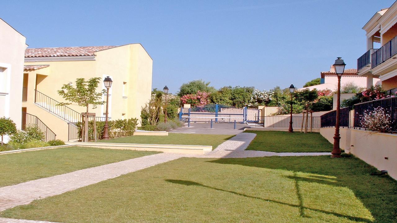 Appartement Les Pins Bleus A8 Sainte-Maxime Eksteriør billede