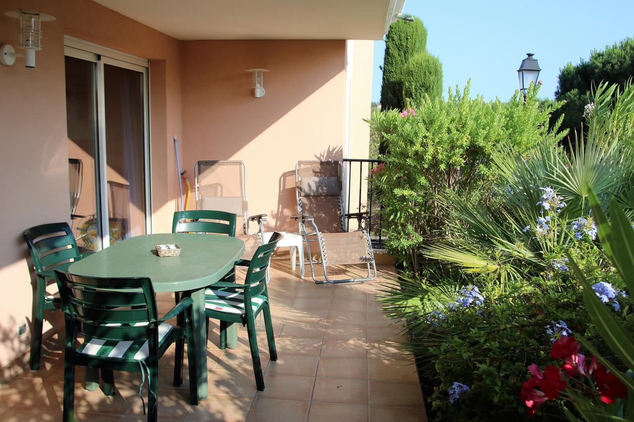 Appartement Les Pins Bleus A8 Sainte-Maxime Eksteriør billede